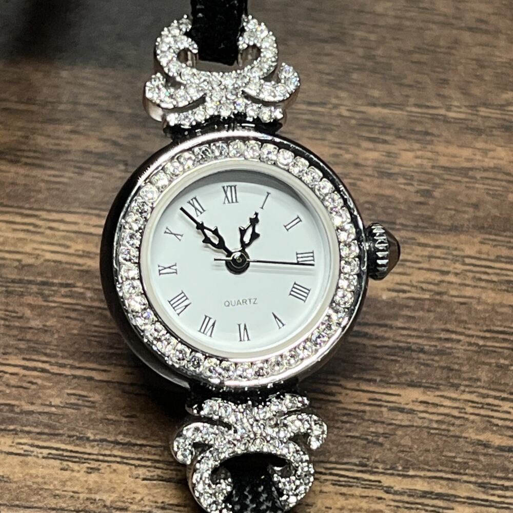 MMA Metropolitan Museum of Art Elegant Woman's Watch, New Battery EUC.